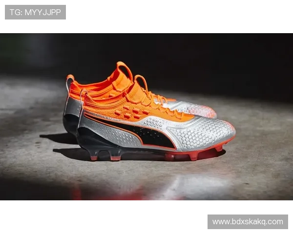 足球球星最爱休闲鞋推荐 时尚与舒适兼备的潮流之选